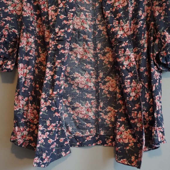 NEW American Rag Navy blue with Pink Flowers Button up Crop Top size M - Picture 12 of 15